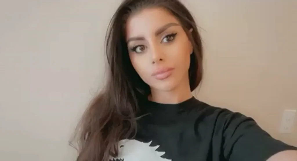 Pretty face & some pretty natural titties ?