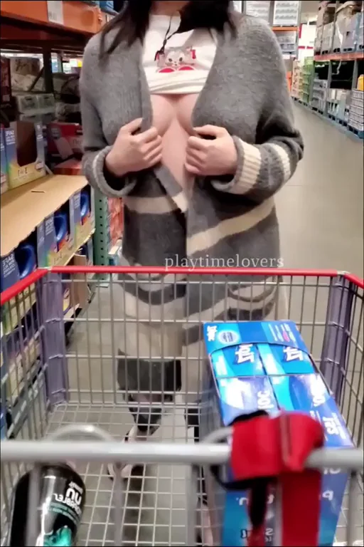 Supermarket Slut's Epic Tit Flash in the Aisle