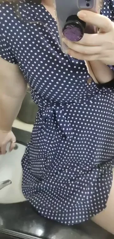 Work Slut Craves Backroom Naughtiness 💋🚽🔥