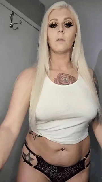 Milf dropping tits [drop]