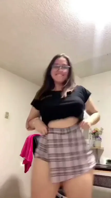 anyone know who this pawg is?