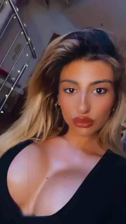 Sit That Juicy Ass on My Face? 😈🍑