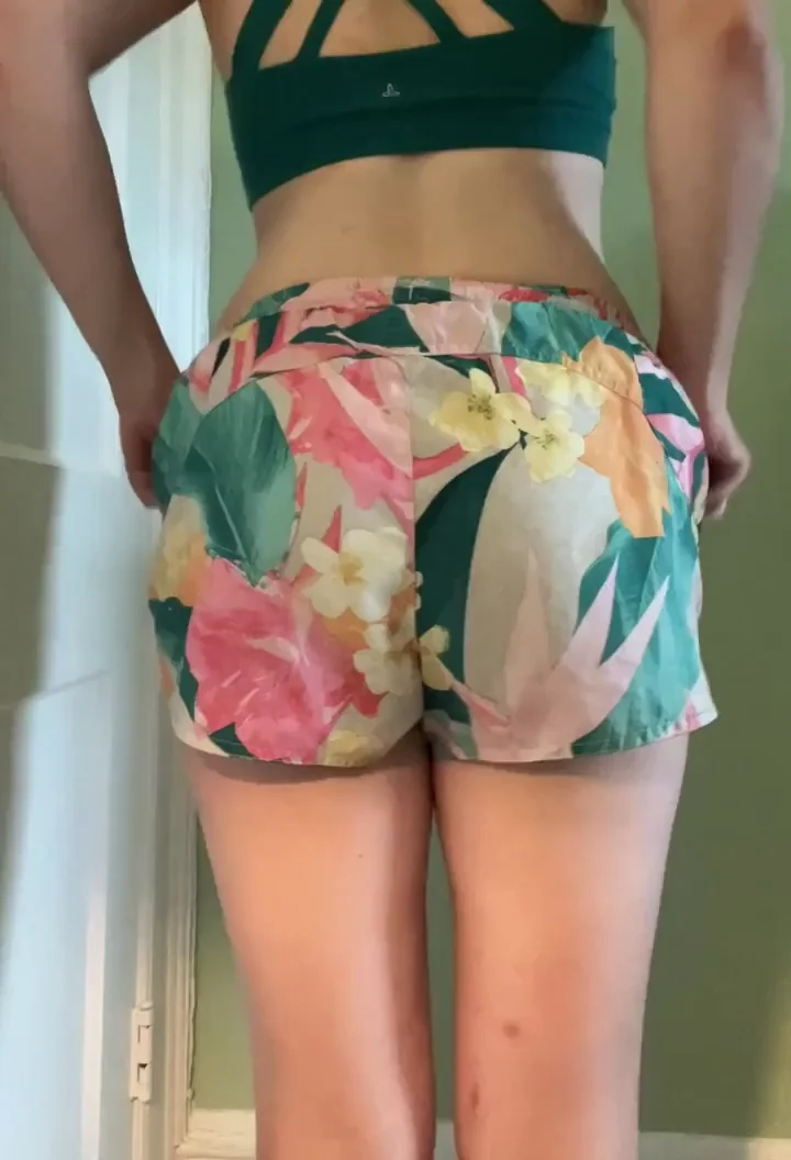 Hill Workouts Paying Off? 🍑💦 MILF Ass Check!
