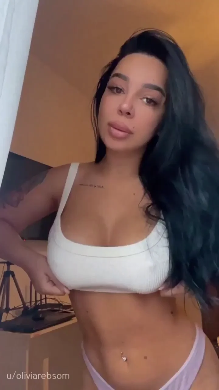 Me and my juicy ass want some attention