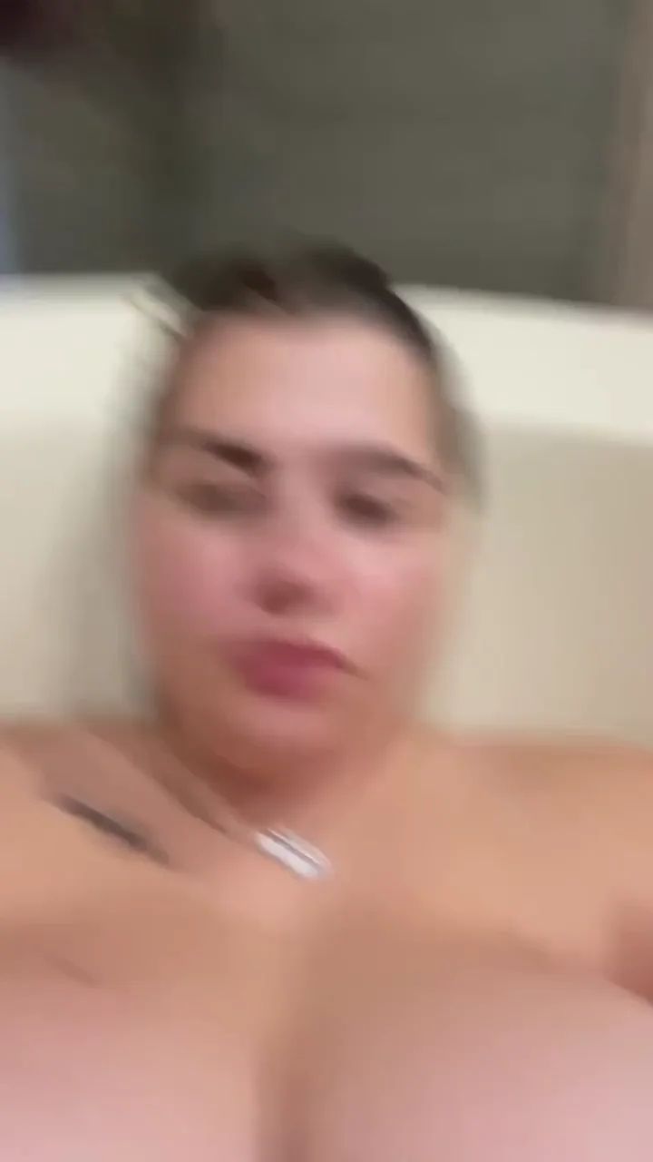 Leave a ðŸ¥° if you'd want me to send you pictures of my saggy tits