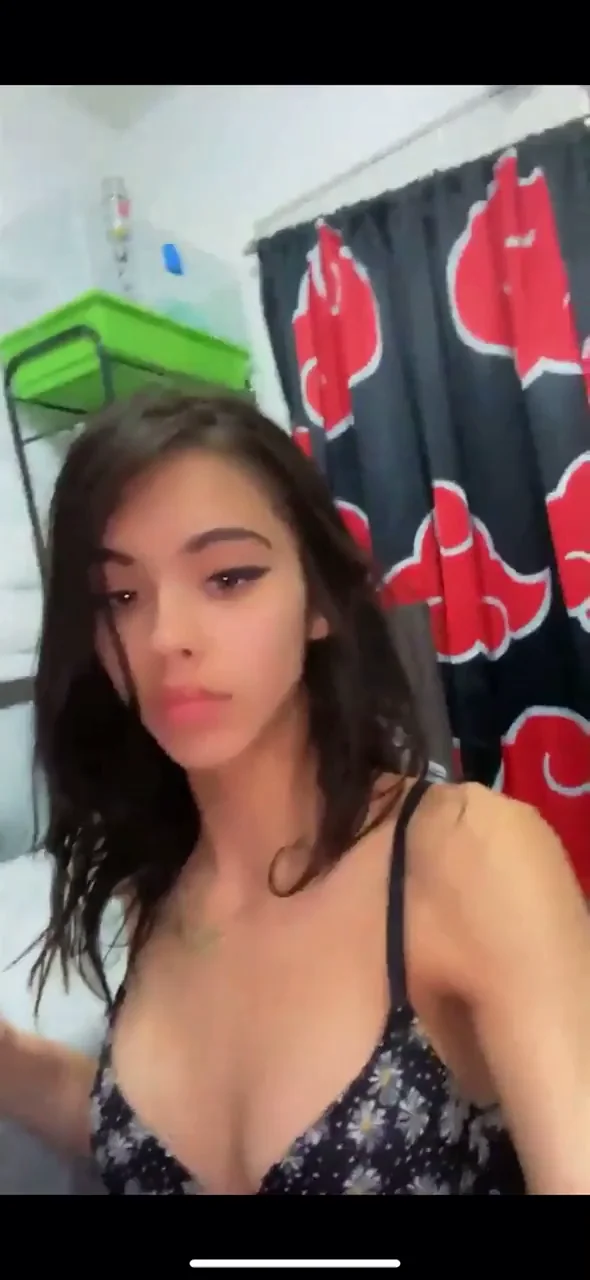 Pretty latina gets nutted on
