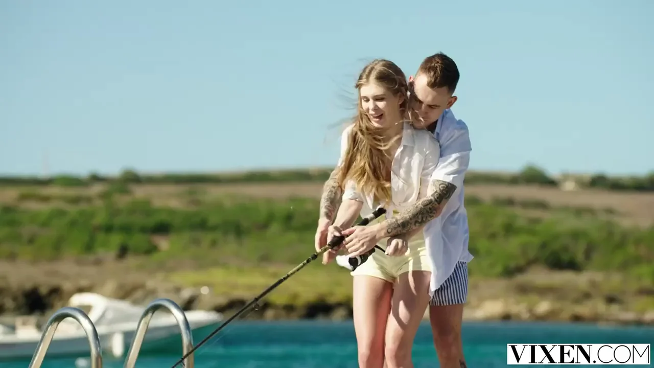 Little Angel - Beautiful Tourist has Passionate Outdoor Sex