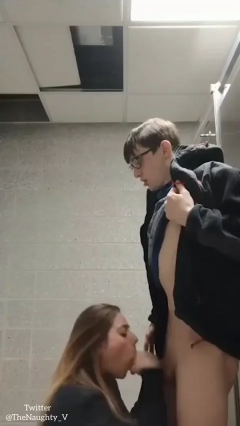CFNM Bathroom Bust: Nerdy Dude Unloads on the Floor for Curvy Tease