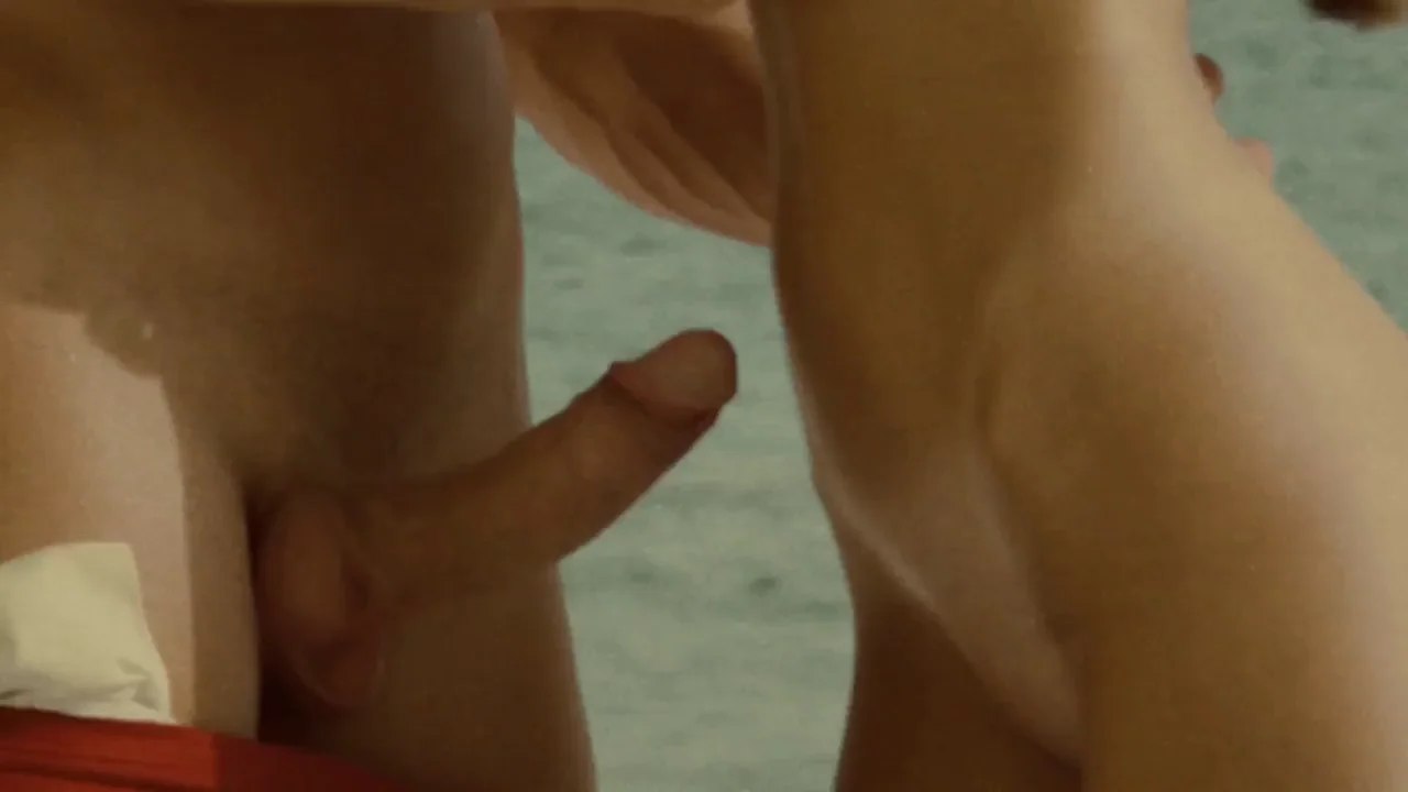 Beach Babe Rides Hung Stud's Cock 🔥🏖️
