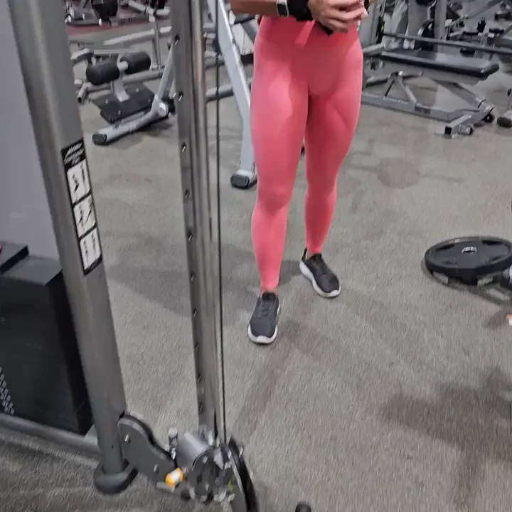Gym Slut's Workout Flash 💦😈