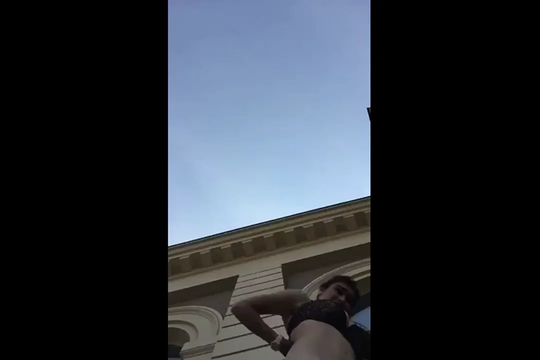 Thot's Wild Public Arch Tease 😈🏛️🍑