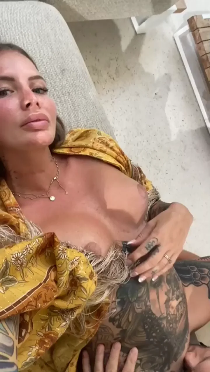 Hubby taste my yummy both pussies
