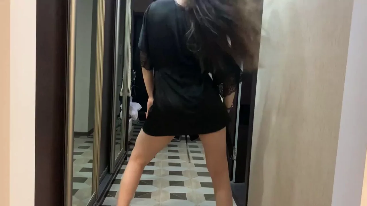 Robe Tease Twerk Fest 🍑🔥