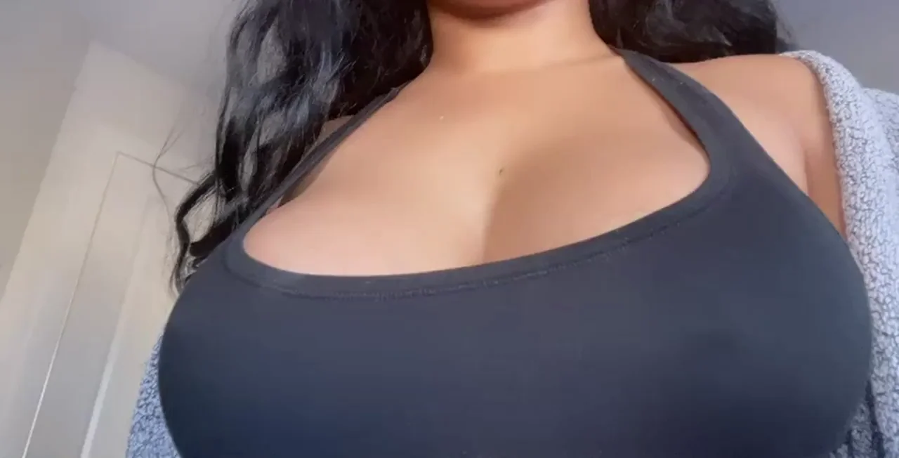 Dark-Skinned Busty Slut Teases Massive Tits