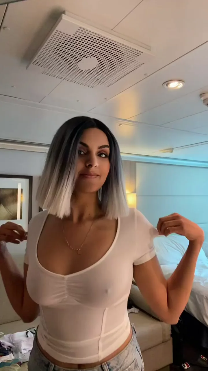 POV: I show up to your parents house with my bouncy little outfit on... thoughts pls :)