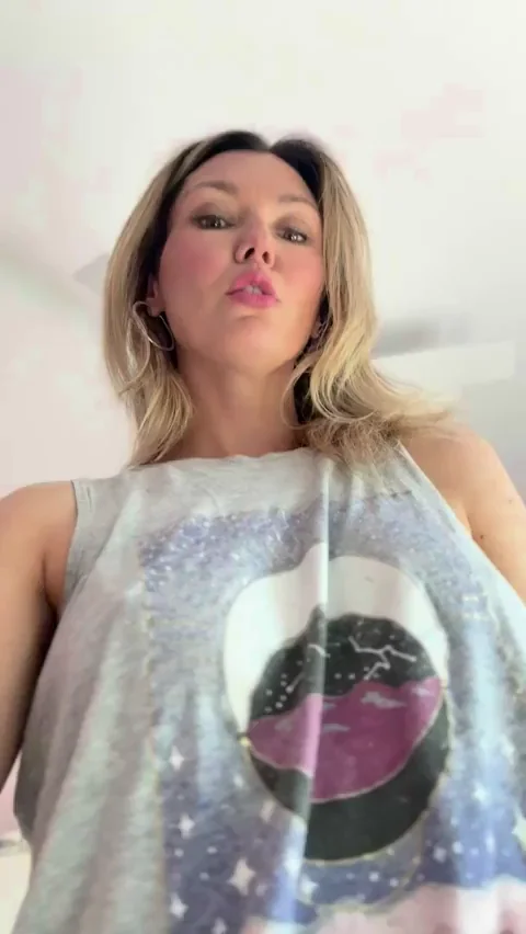 [f] I have two superpowers: pretty eyes and sexy curves