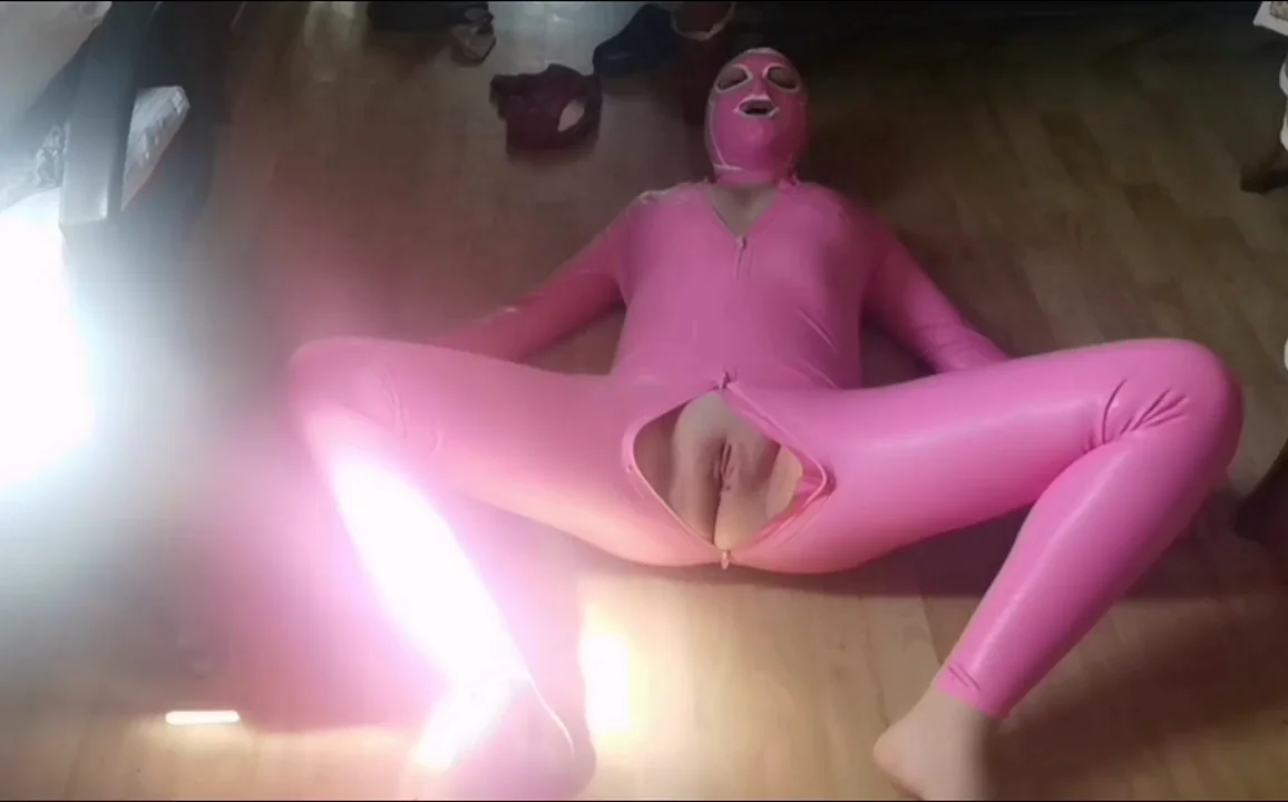 Latex bimbo doll preparing for usage [F]