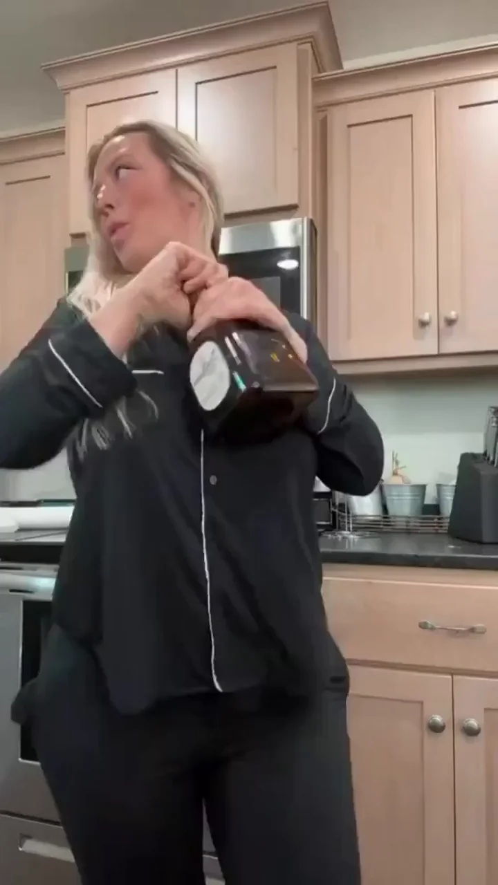 2busty2hide both ways