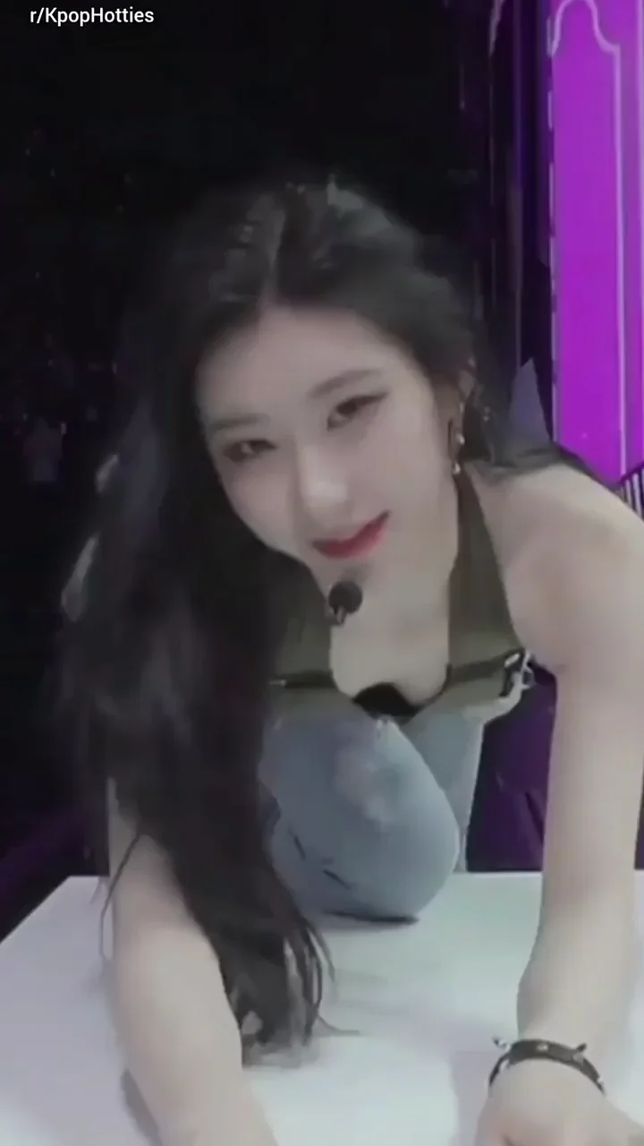 🔥 Lee Chaeyeon & Lee Chaeryeong Sexy Idol Tease & Dance 😈💦