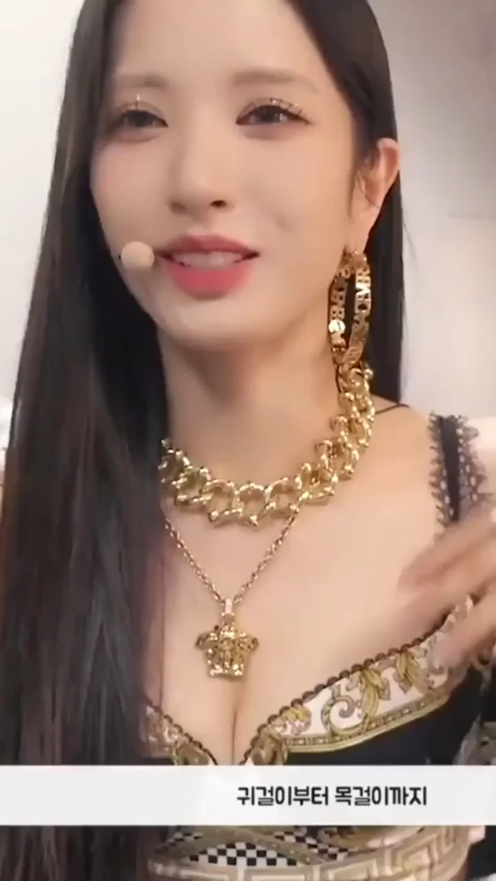 🔥 WJSN Bona's Sexy Tease 😘 Kim Ji Yeon Lips & Cleavage Slut Vibes 💋