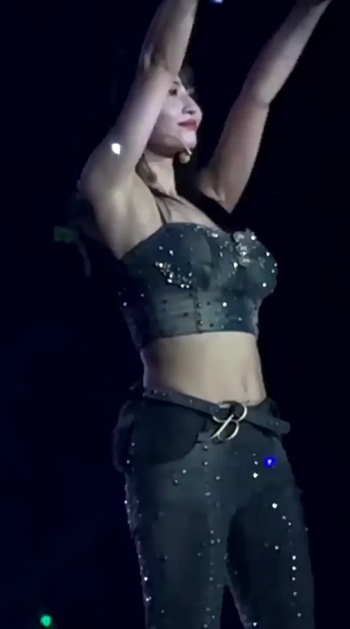 TWICE - Momo