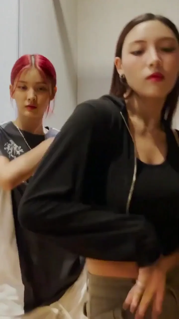 LIGHTSUM Chowon's Slutty Cargo Tease Fap Fest
