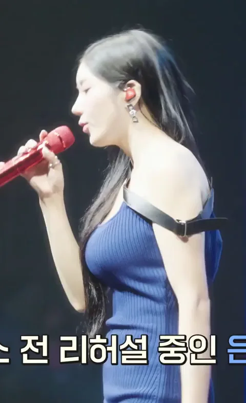 Kwon Eunbi's Tight Blue Dress Tease 🔥🎤