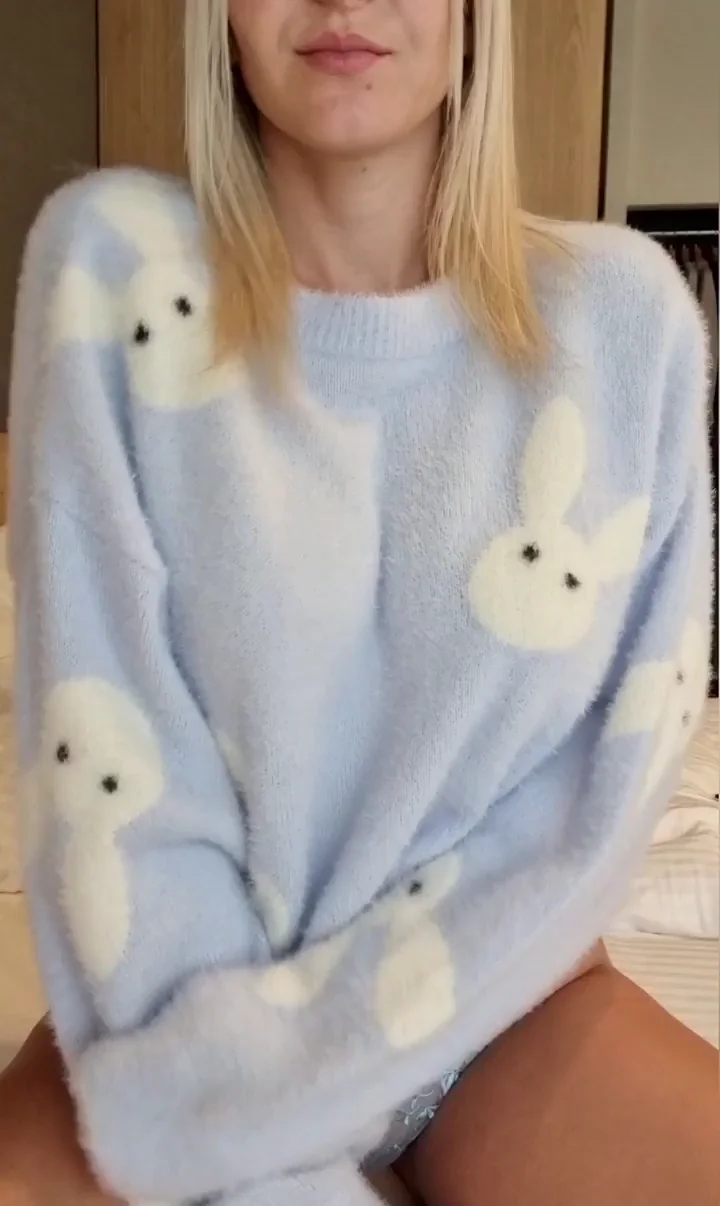 let me show you what im hiding under my fluffy sweater