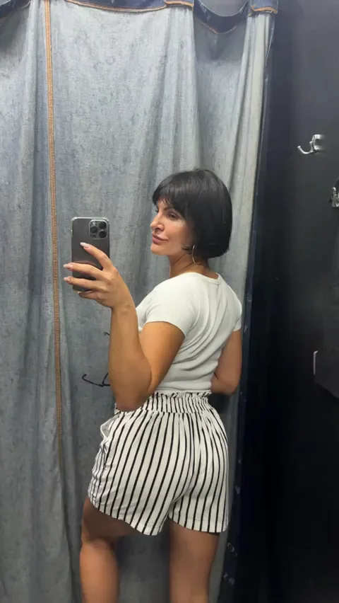 Changing Room Tease: Spying on My Juicy Bubble Ass