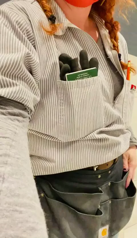 Chubby Redhead Workslut Flashes Juicy Pussy on the Job Site