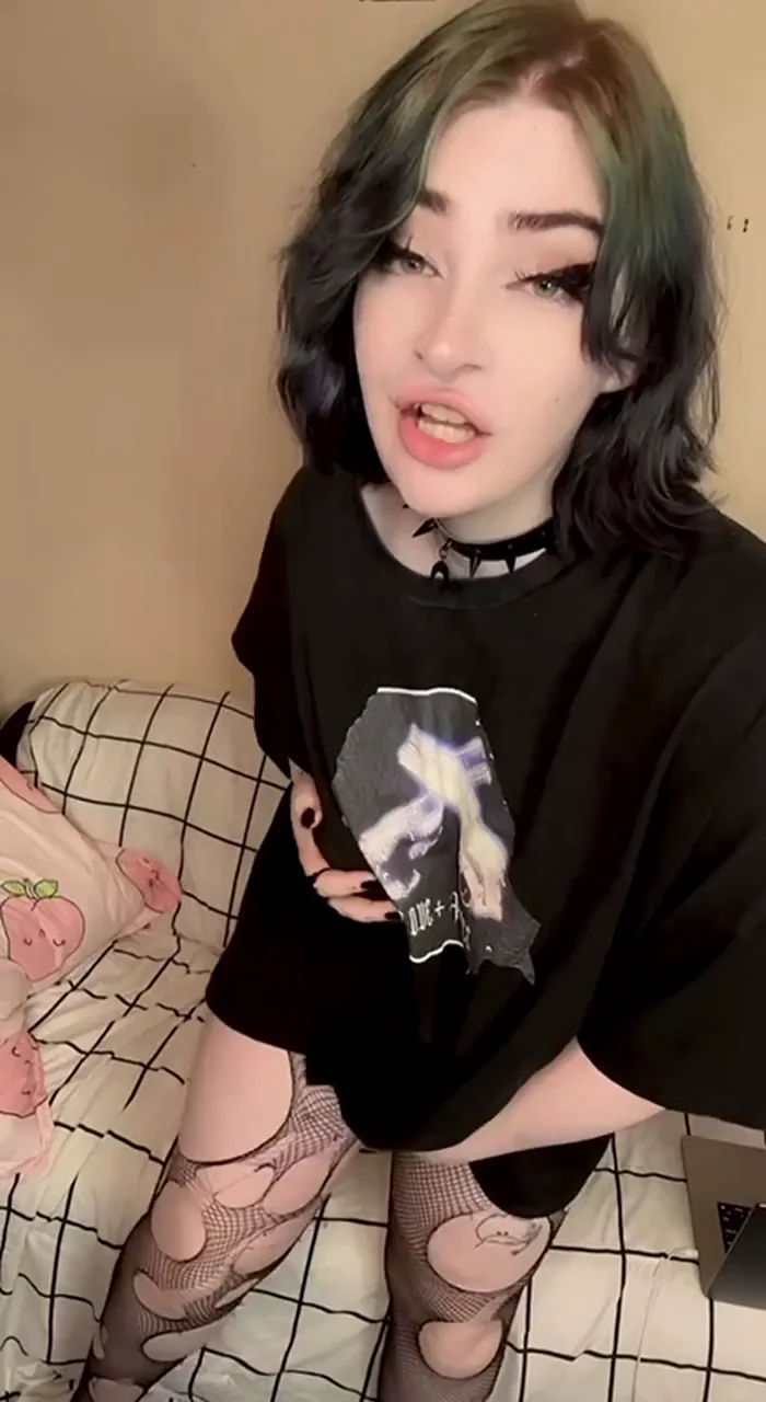 Goth Dickgirl Tease: Date This Thick-Cocked Alt Babe? 🖤🍆