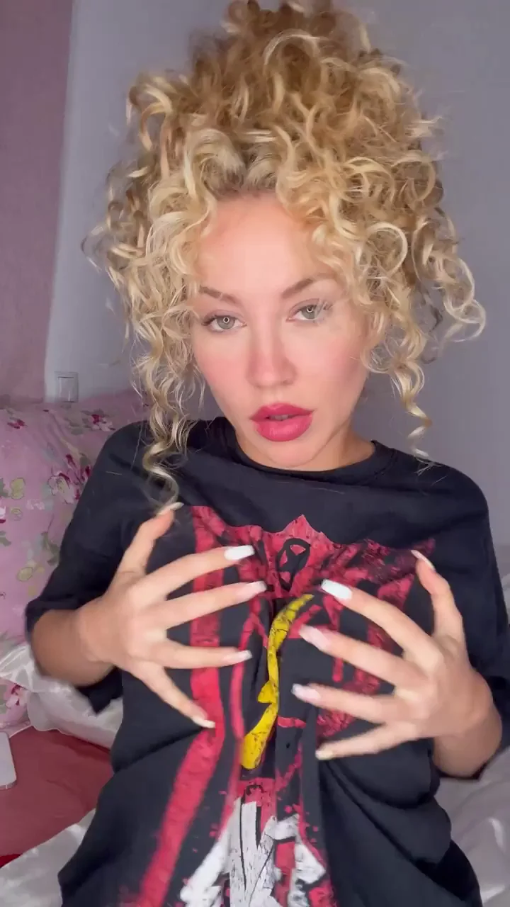 blonde has got more boobs thanyou expected