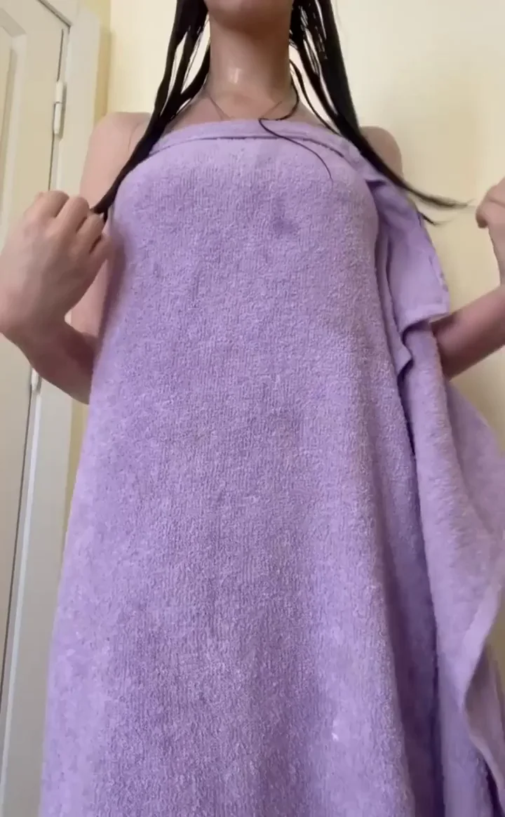 Hot Shower Slut Drops Towel, Flaunts Red-Hot Ass & Perky Tits