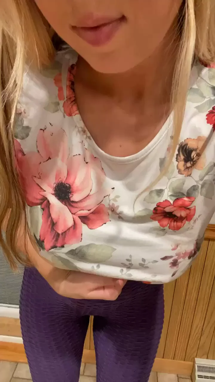 Blonde MILF's Juicy Big Tits Tease 😍🍈🍈