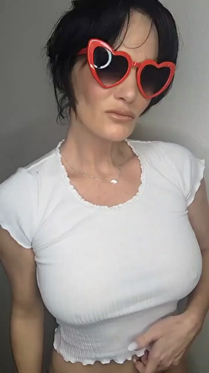 Pussy Eaters, Come Feast on My Juicy MILF Cunt! 👅💦 (f)