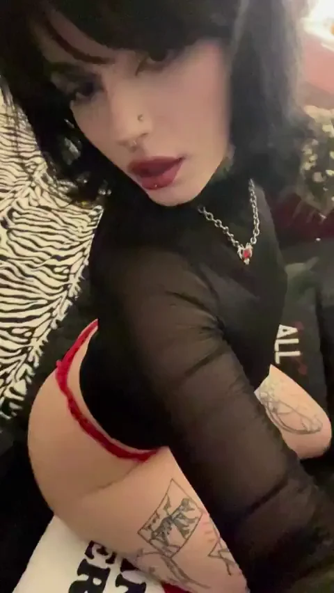 would you fuck a girl you met on Reddit? say yes or no