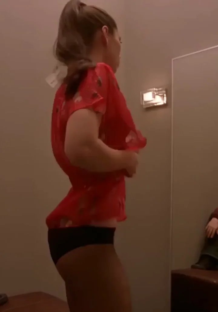 Jessica Biel's Juicy Ass Tease in Fitting Room 💋🍑