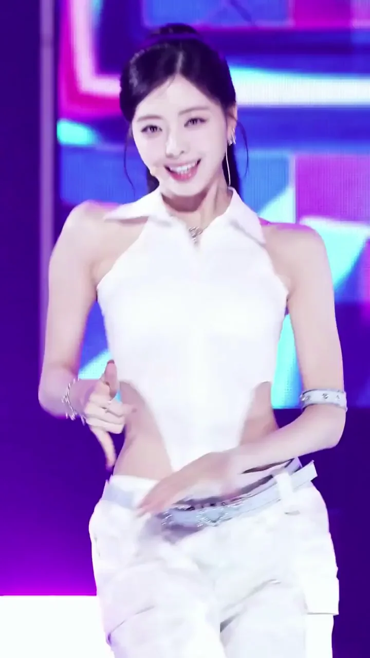ITZY Yuna's Slutty Stage Tease: Cargo Panties Dripping with K-Pop Heat