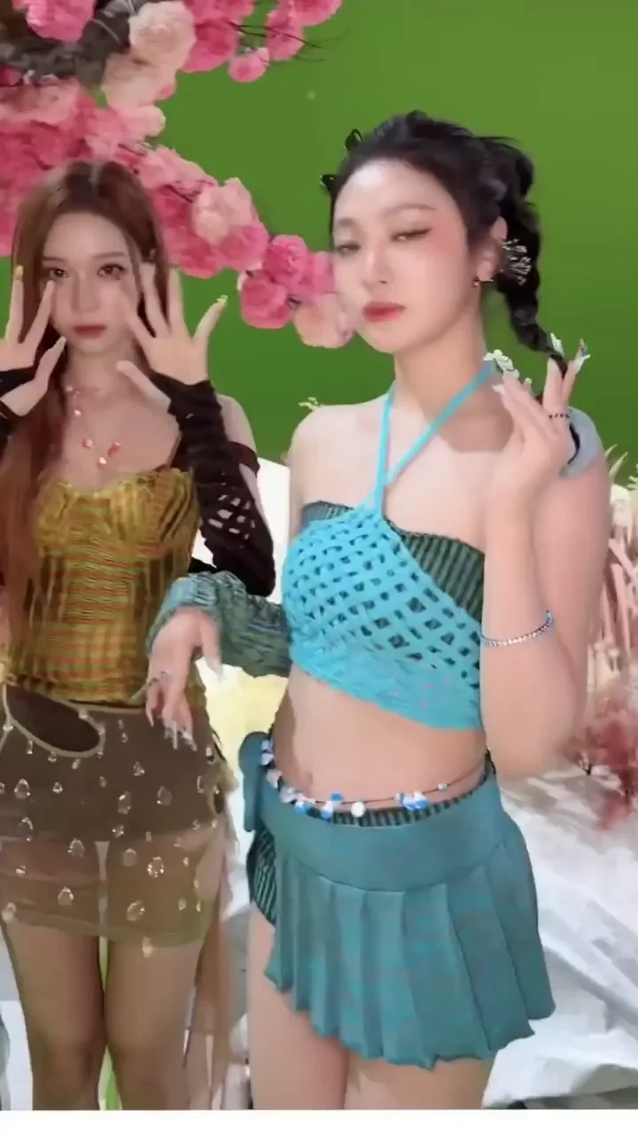 Ningning & Winter's K-Pop Slutty Dance Tease