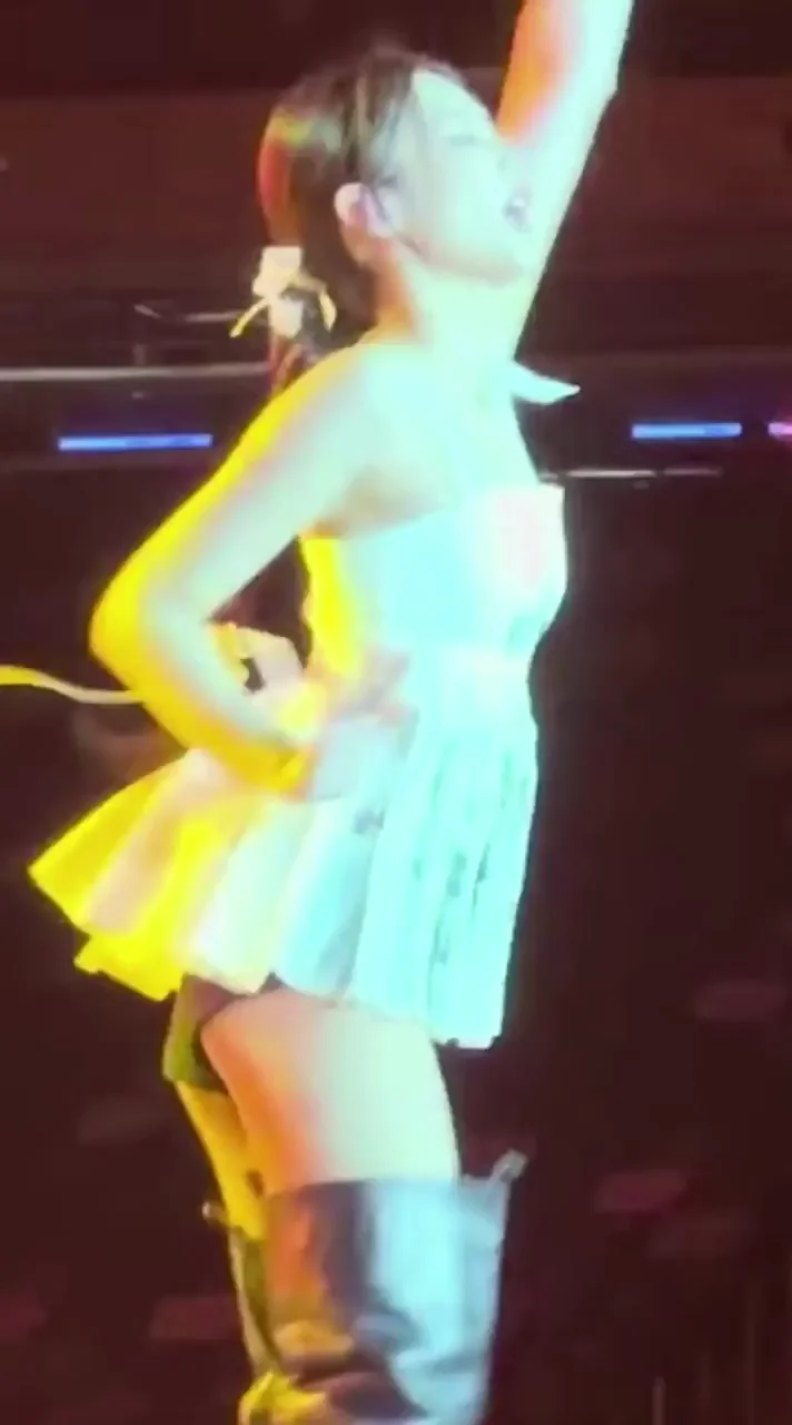 Jennie Blackpink: Slutty Stage Tease in Thigh-High Boots