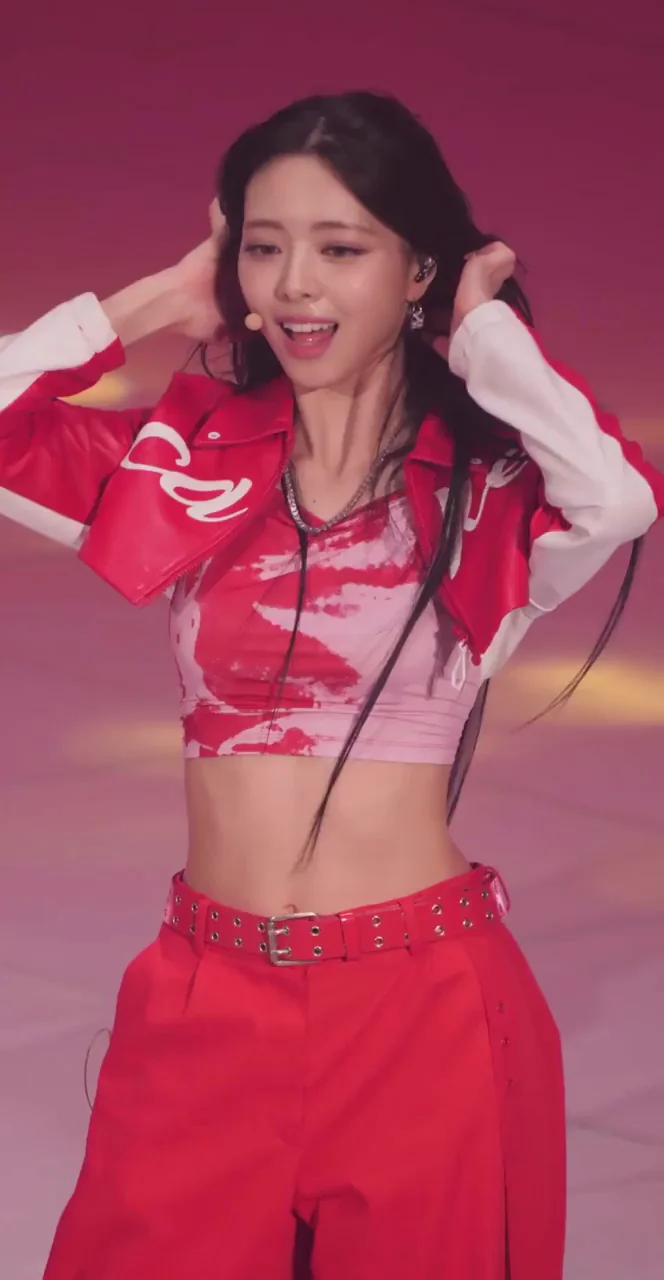🔥 ITZY Yuna's Sexy Red Crop Top Dance Tease 💦