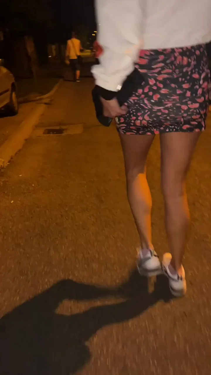 😈 Public Slut Flashes Juicy Ass Cheeks on Night Street! 🍑