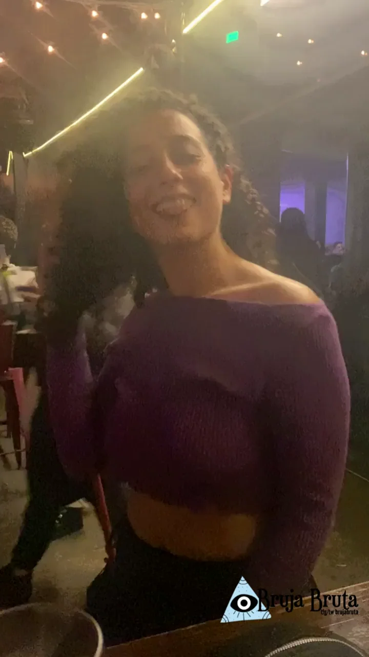 Soooooo Crowded Flash in the Club! 😈🍑