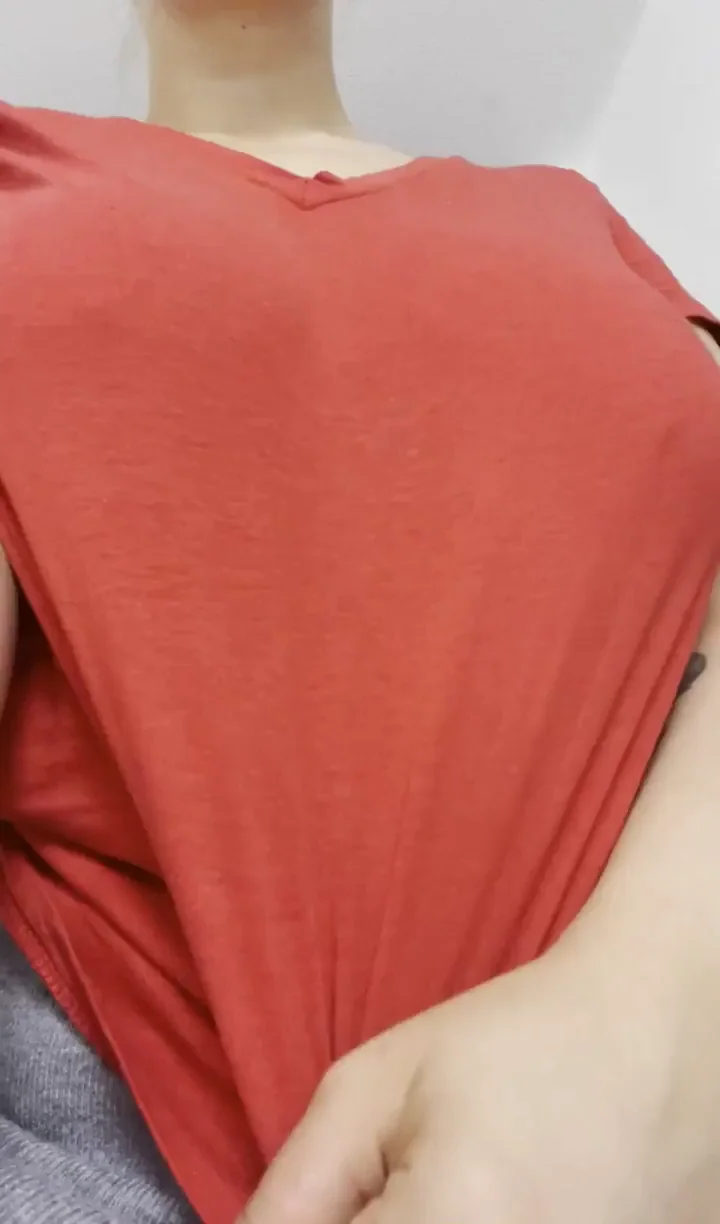 [TW] Your curvy friend shows you her tits, how do you respond?