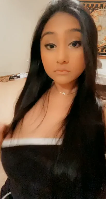 Indian Babe's Juicy Tits Cure All 😍🍈🍈