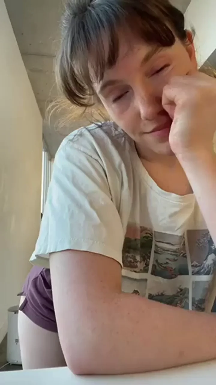 Petite Big Booty Babe Twerks Her Juicy Ass 🍑🔥