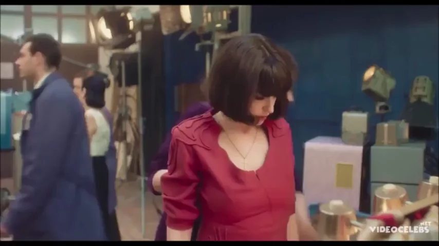 Maria Debska's Hot Salon Nude Tease 🔥🍑