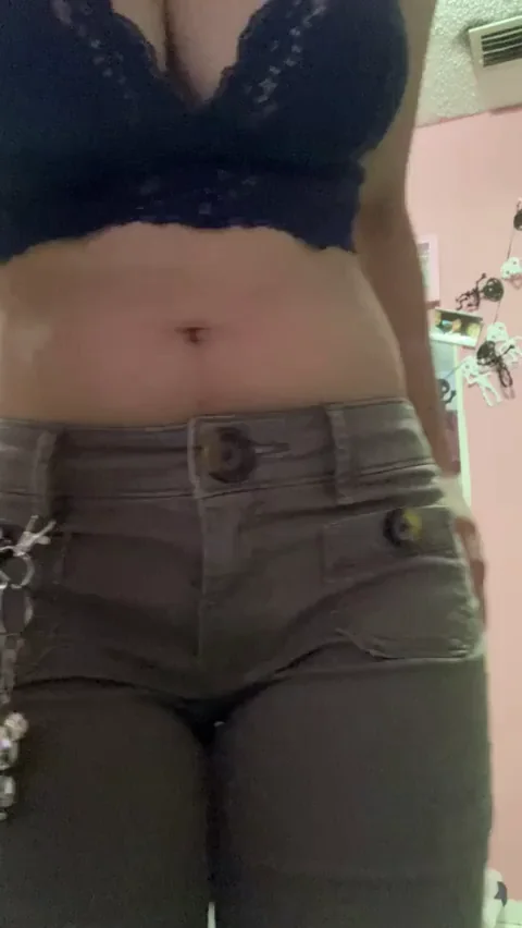 I hope you like small girls with big thighs, because if u do I think we should date 👆€