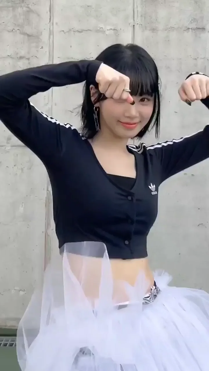 🔥 Chaewon from LE SSERAFIM Teasing in Tutu Skirt 💦 Kpop Fap Fuel
