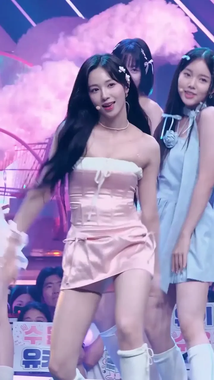 Cherry Bullet - Jiwon